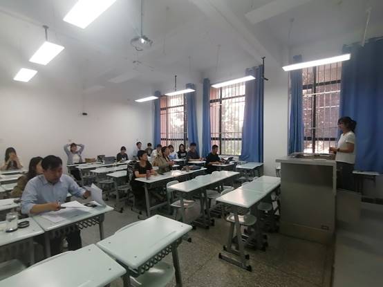 英国上市公司官网365药学专业硕士学位点开展2021级硕士研究生中期检查答辩