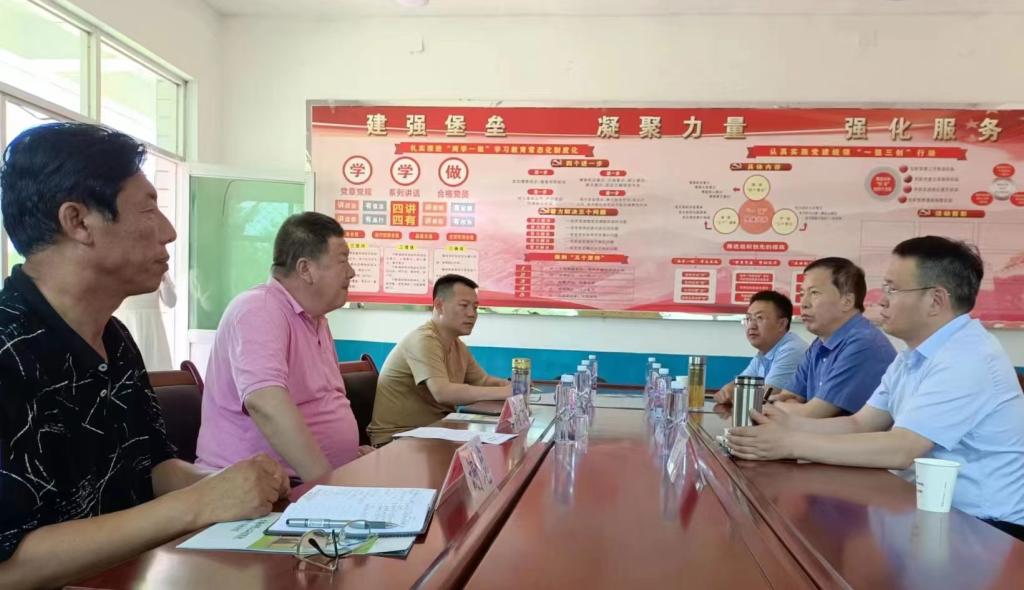 英国上市公司官网365教师赴华亭市调研宏源牧业公司